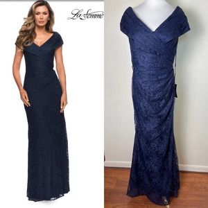 La Femme Portrait Neck Cap Sleeve Lace Evening Gown Navy 27982 Size 12